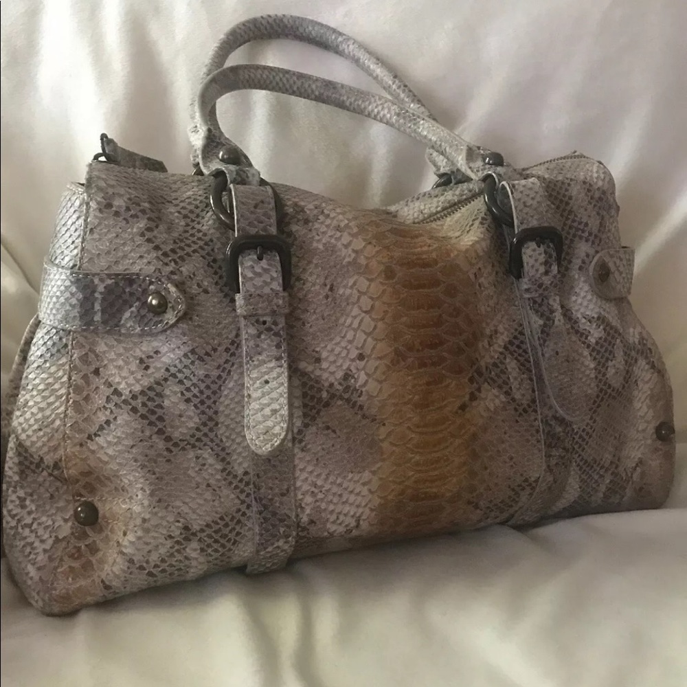 Beautiful leather Forth & Towne Ladies Handbag